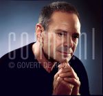 29-08-2000 Rob de Nijs at studio in Amsterdam, August 29, 2000.

[keywords]Posed, Headshot[/keywords]